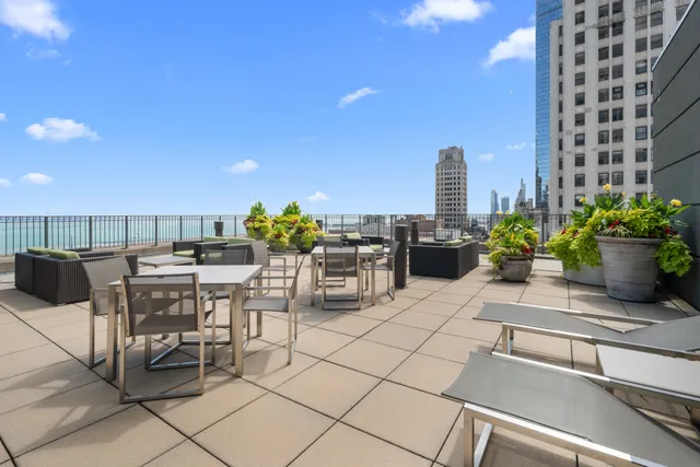 $585,000 | 130 North Garland Court, Unit 2706, Chicago, IL 60602