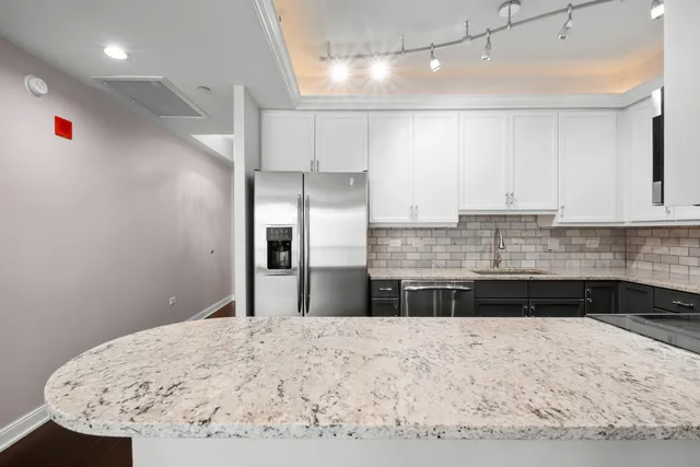 $585,000 | 130 North Garland Court, Unit 2706, Chicago, IL 60602