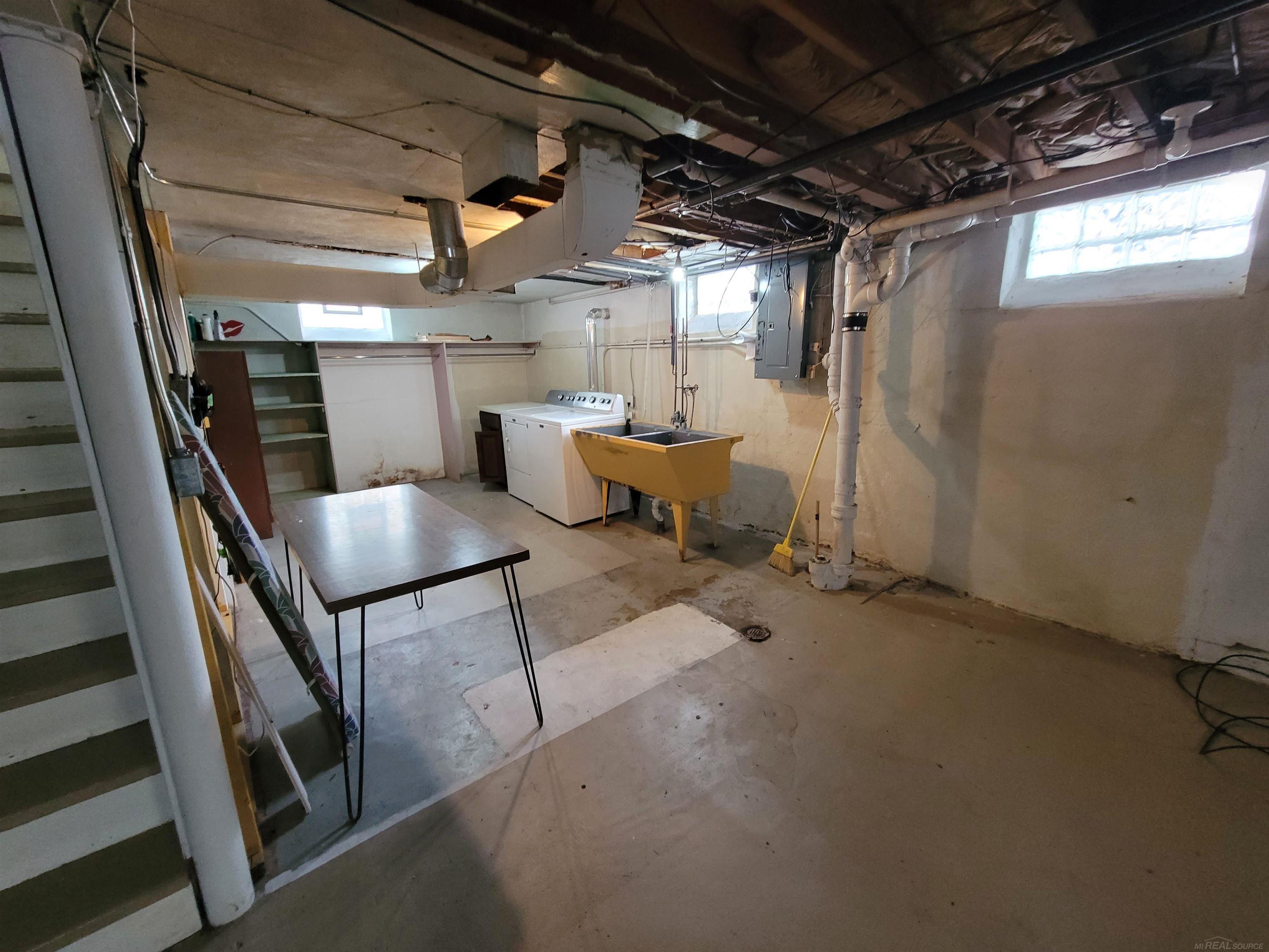 831 Roslyn Road Grosse Pointe, MI 48236 - Photo 43 of 46 50137552-BC40C692-5C16-44D9-B31A-3EA5805B16D3.JPG