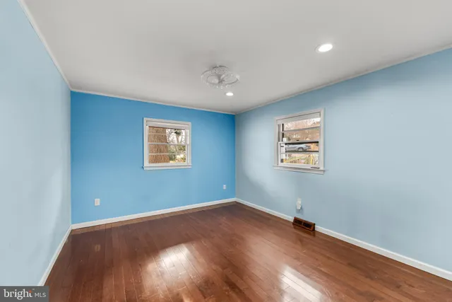 a picture of a bench in front of a wall