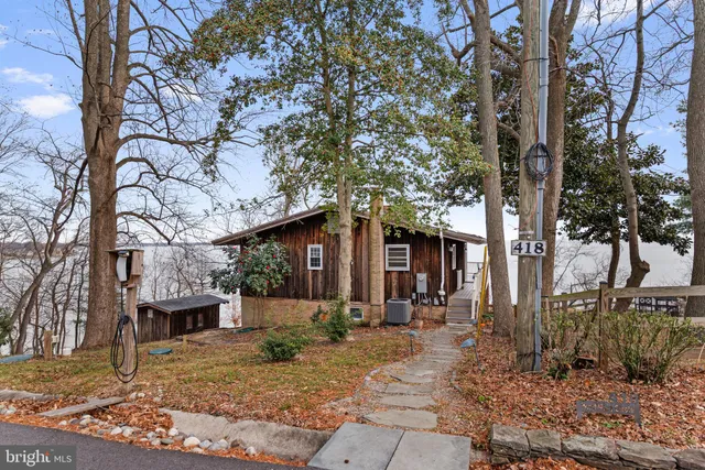 a view of a house with tree s