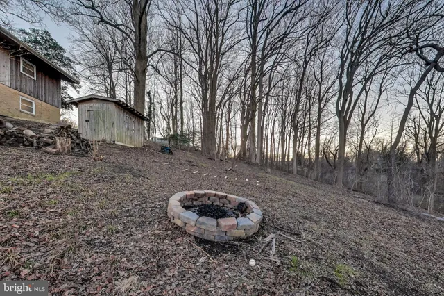 a view of a roof deck with wooden floor and fence