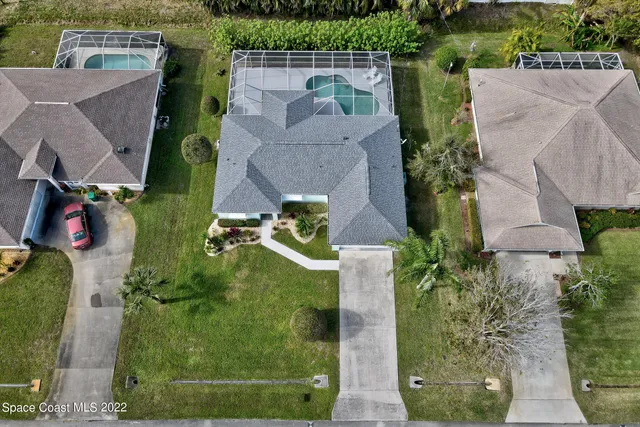 a view of a house with backyard and sitting area