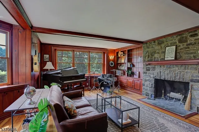 $1,345,000 | 121 Stanton Mountain Road, Lebanon, NJ 08833