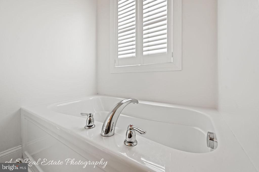 21007 Cool Spring Road Milton, DE 19968 - Photo 12 of 33 Primary Suite