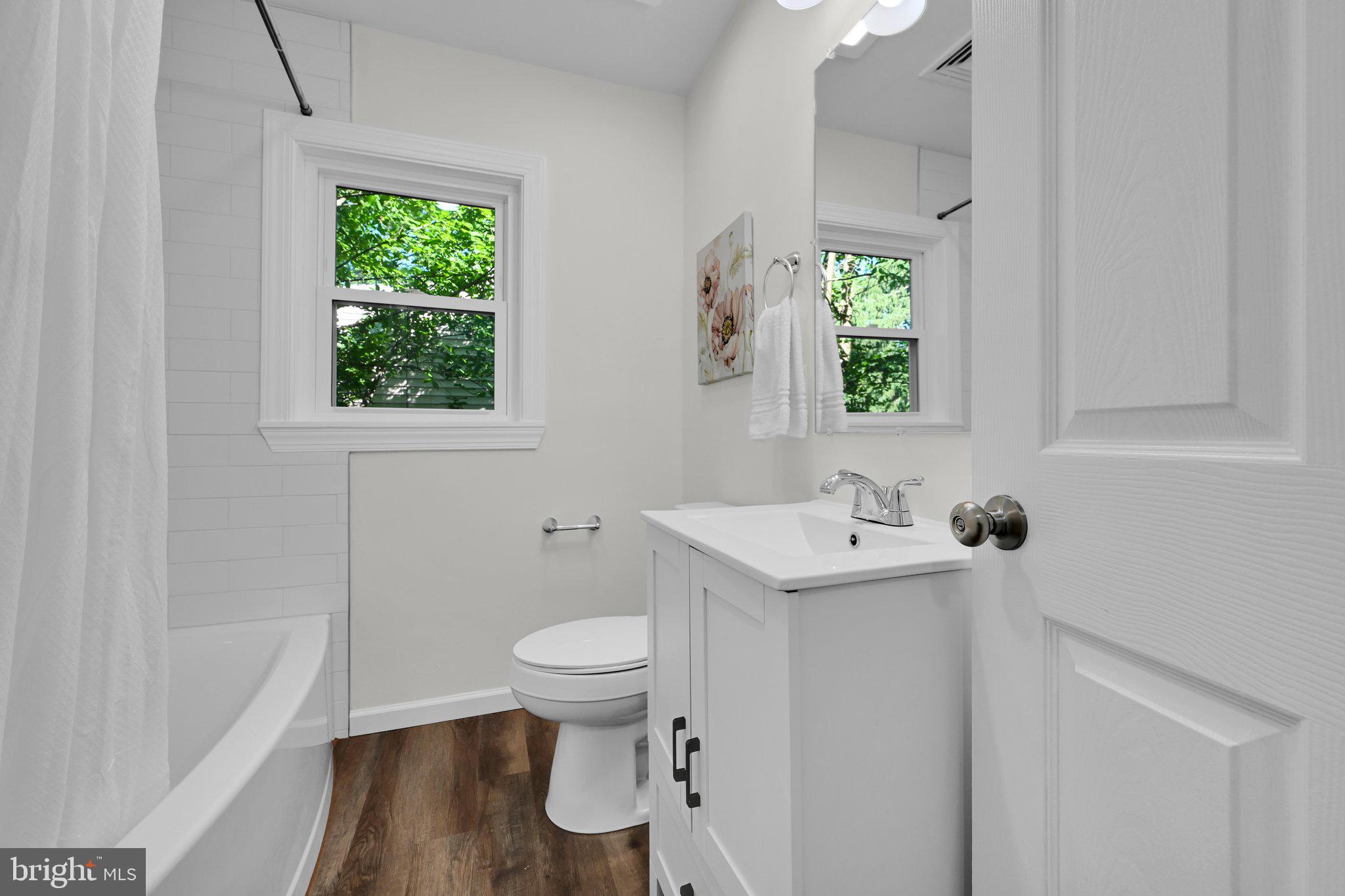 344 Abbeyville Road Lancaster, PA 17603 - Photo 17 of 27 Full Bathroom 2