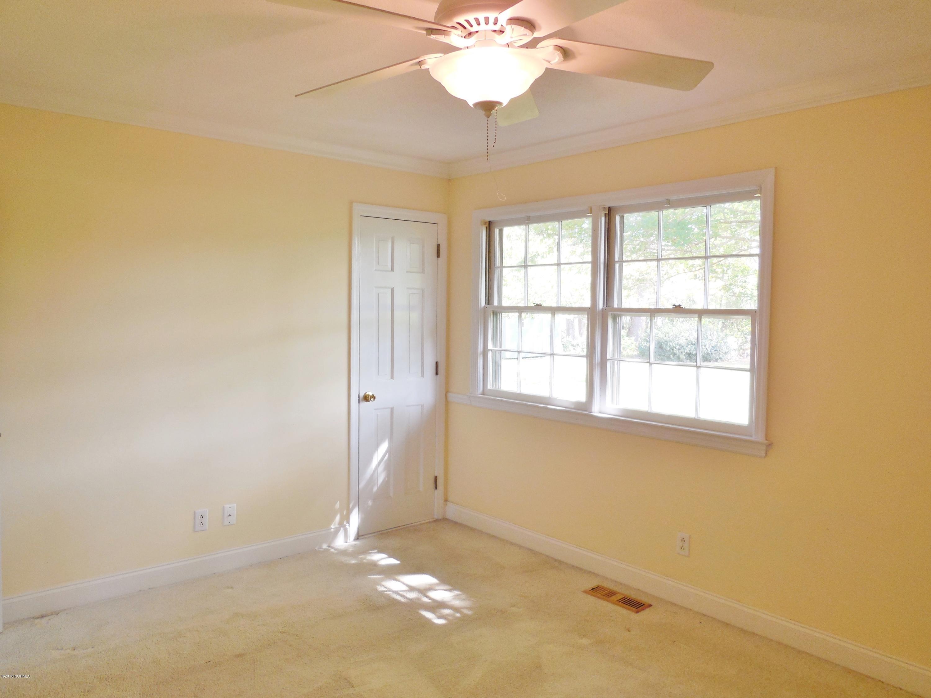234 Tanbridge Road Wilmington, NC 28405 - Photo 12 of 22 Master Bedrm