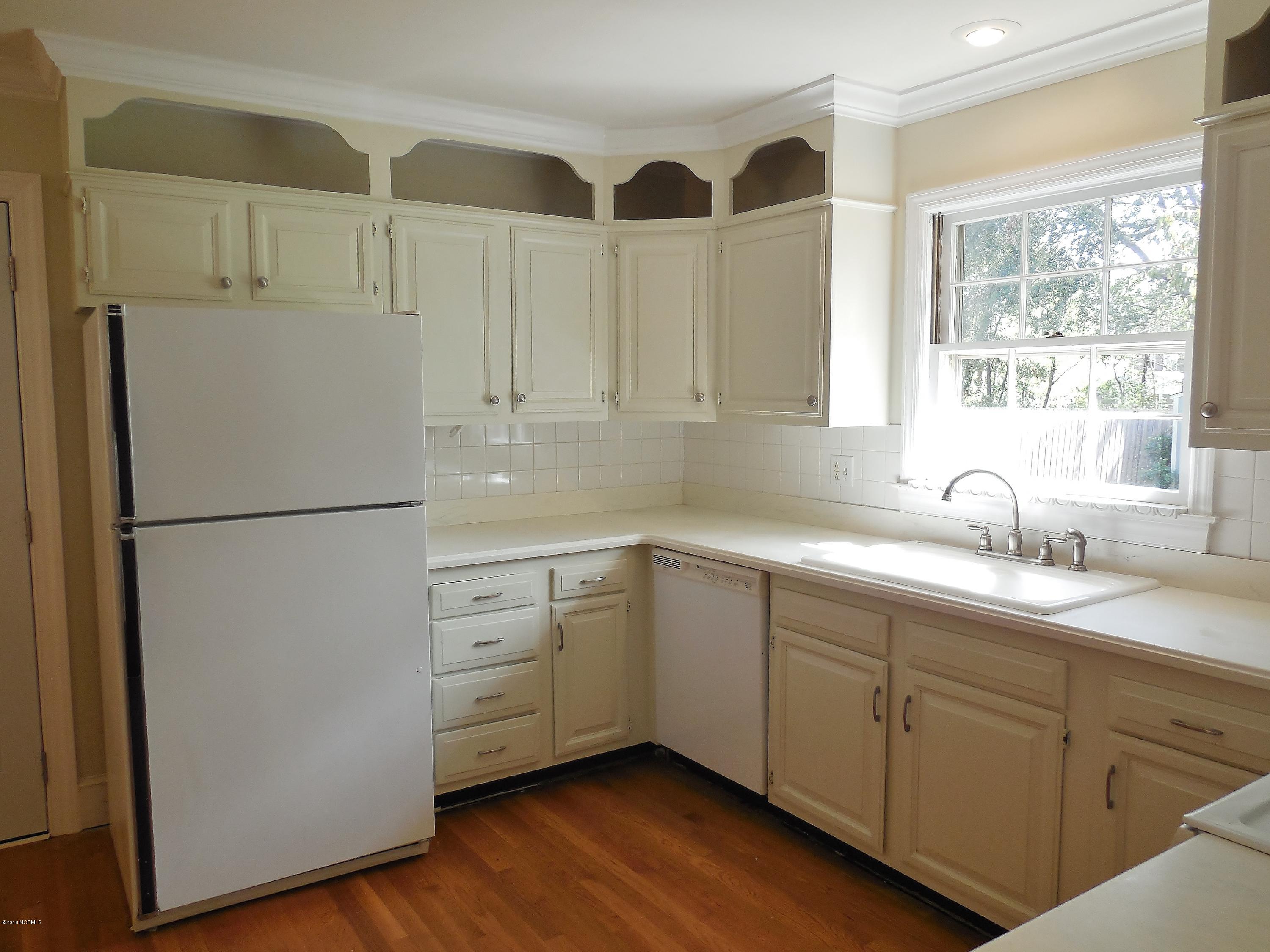234 Tanbridge Road Wilmington, NC 28405 - Photo 8 of 22 Kitchen