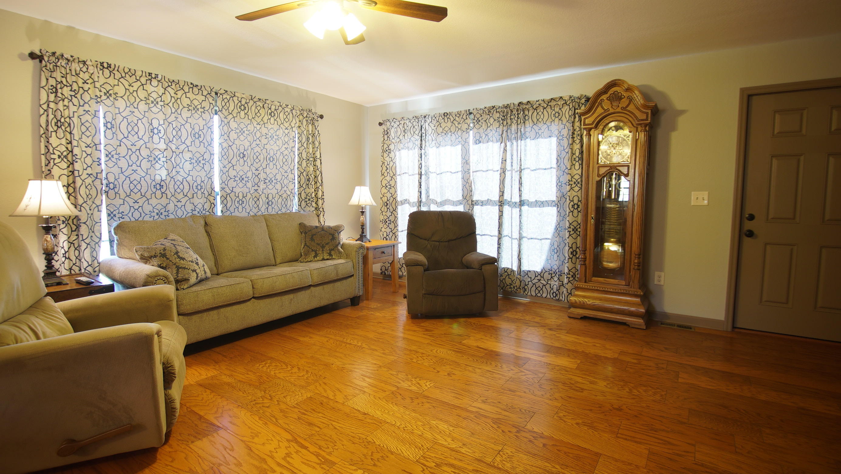 5711 Sinking Creek Road Greenback, TN 37742 - Photo 14 of 38 Living room