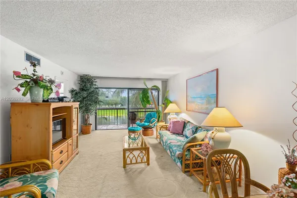 $268,000 | 10155 Northwest 9th St Circle, Unit 4202, Miami, FL 33172