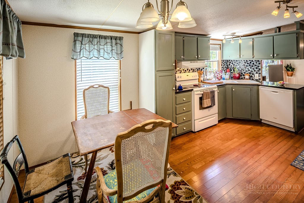 461 Reuben Wooten Road Banner Elk, NC 28604 - Photo 18 of 39 a view of a kitchen and dining room
