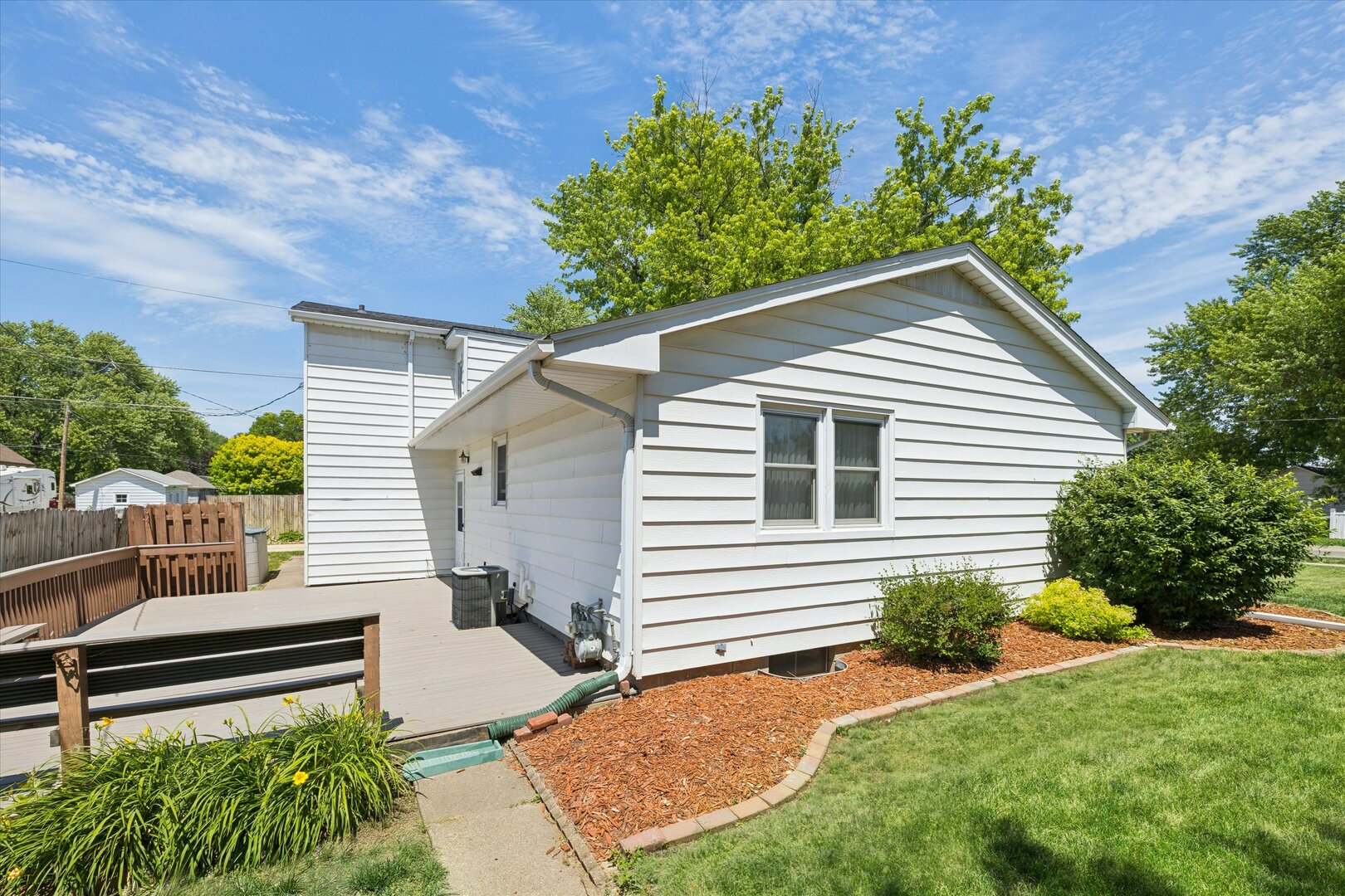604 North 4th Street Clinton, IA 52732 - Photo 4 of 38
