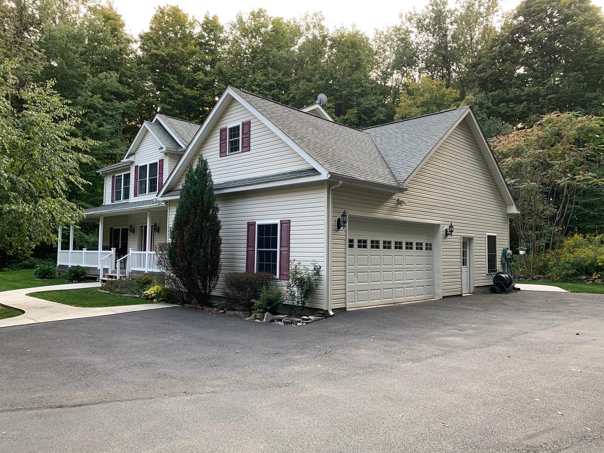 211 Freedom Way Moscow, PA 18444 - Photo 3 of 60 Gallery Image 3