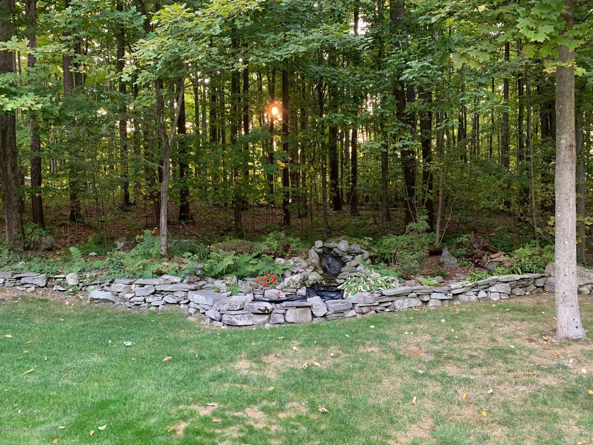 211 Freedom Way Moscow, PA 18444 - Photo 6 of 60 Gallery Image 6