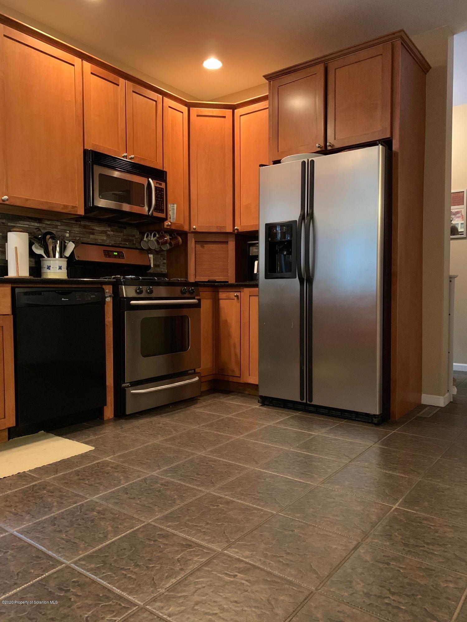 211 Freedom Way Moscow, PA 18444 - Photo 8 of 60 Gallery Image 8