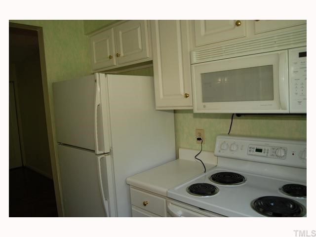 2811 Edridge Court, Unit 101 Raleigh, NC 27607 - Photo 4 of 5 Cozy bright kitchen with plenty of cabinet space. Kitchen