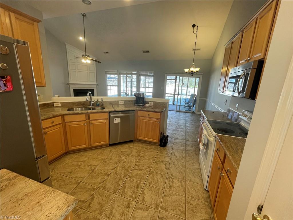 1579 Pondhaven Drive High Point, NC 27265 - Photo 15 of 46