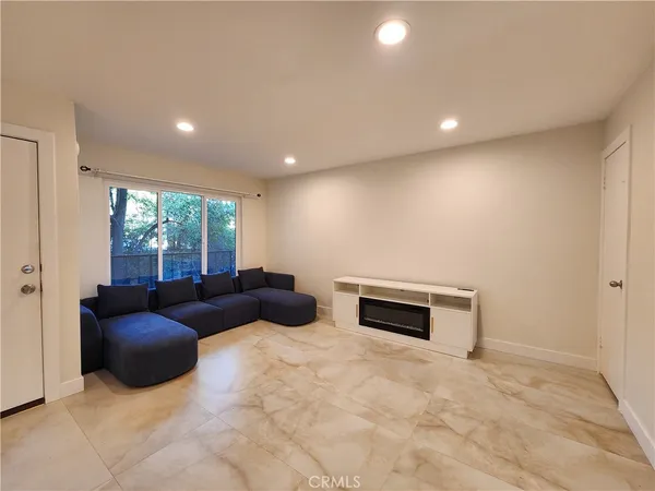 $2,995 | 408 Burchett Street, Unit 6, Glendale, CA 91203