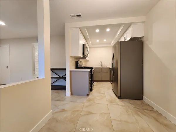 $2,995 | 408 Burchett Street, Unit 6, Glendale, CA 91203