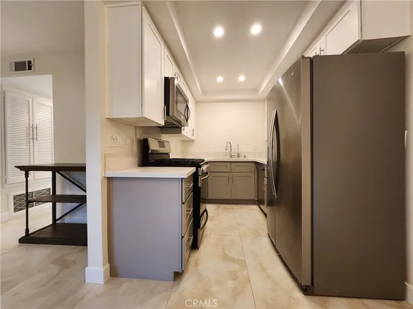 $2,995 | 408 Burchett Street, Unit 6, Glendale, CA 91203