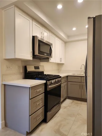$2,995 | 408 Burchett Street, Unit 6, Glendale, CA 91203