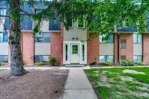 $123,000 | 216 Moore Road, Unit 4M, Avon Lake, OH 44012