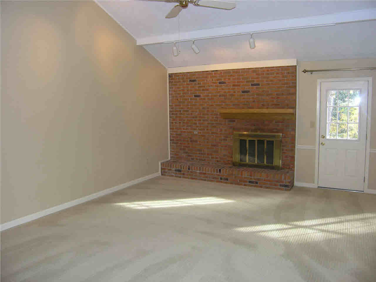 303 Camp Garaywa Road Clinton, MS 39056 - Photo 4 of 17 family room with fireplace