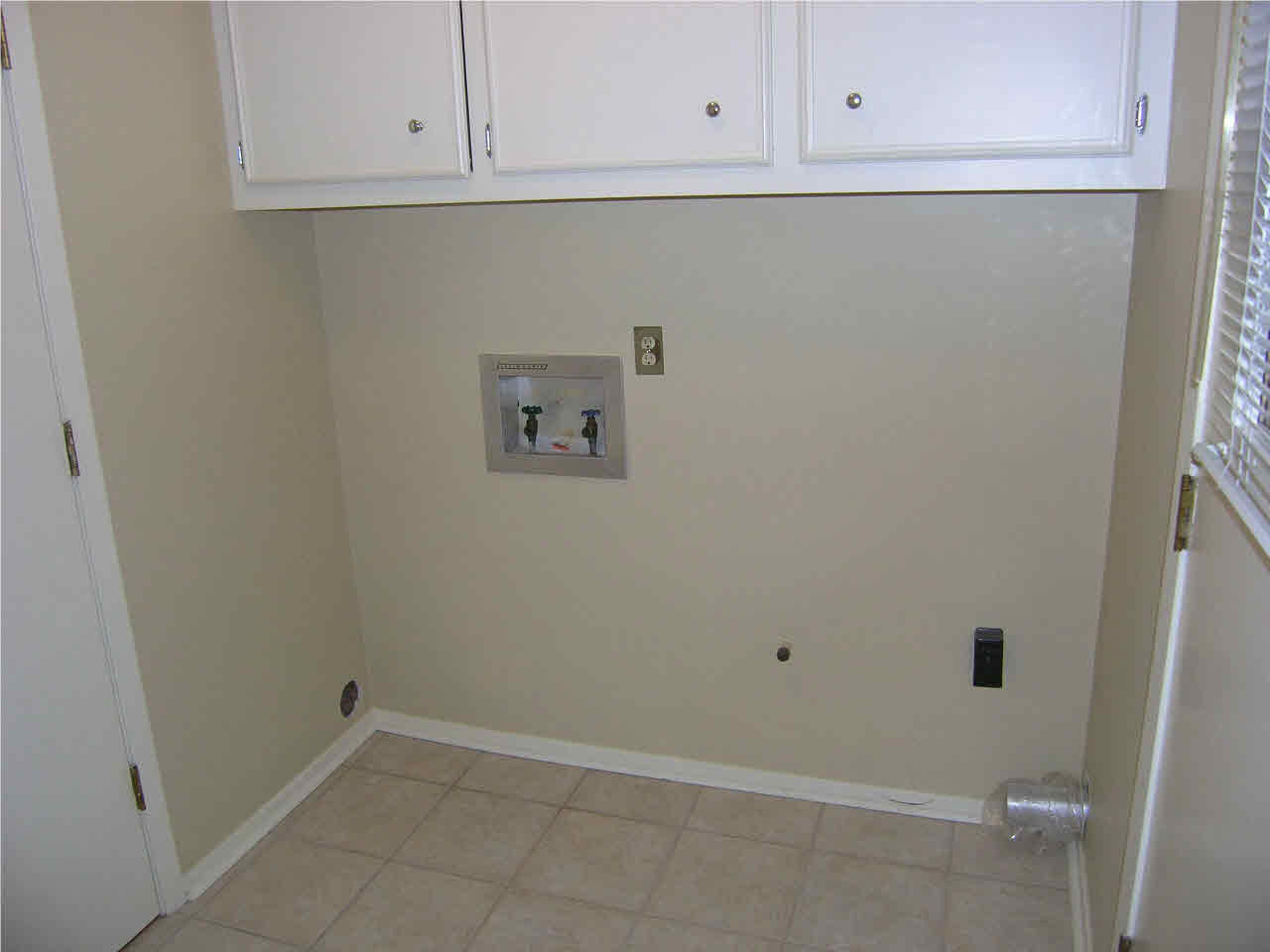 303 Camp Garaywa Road Clinton, MS 39056 - Photo 9 of 17 laundry area