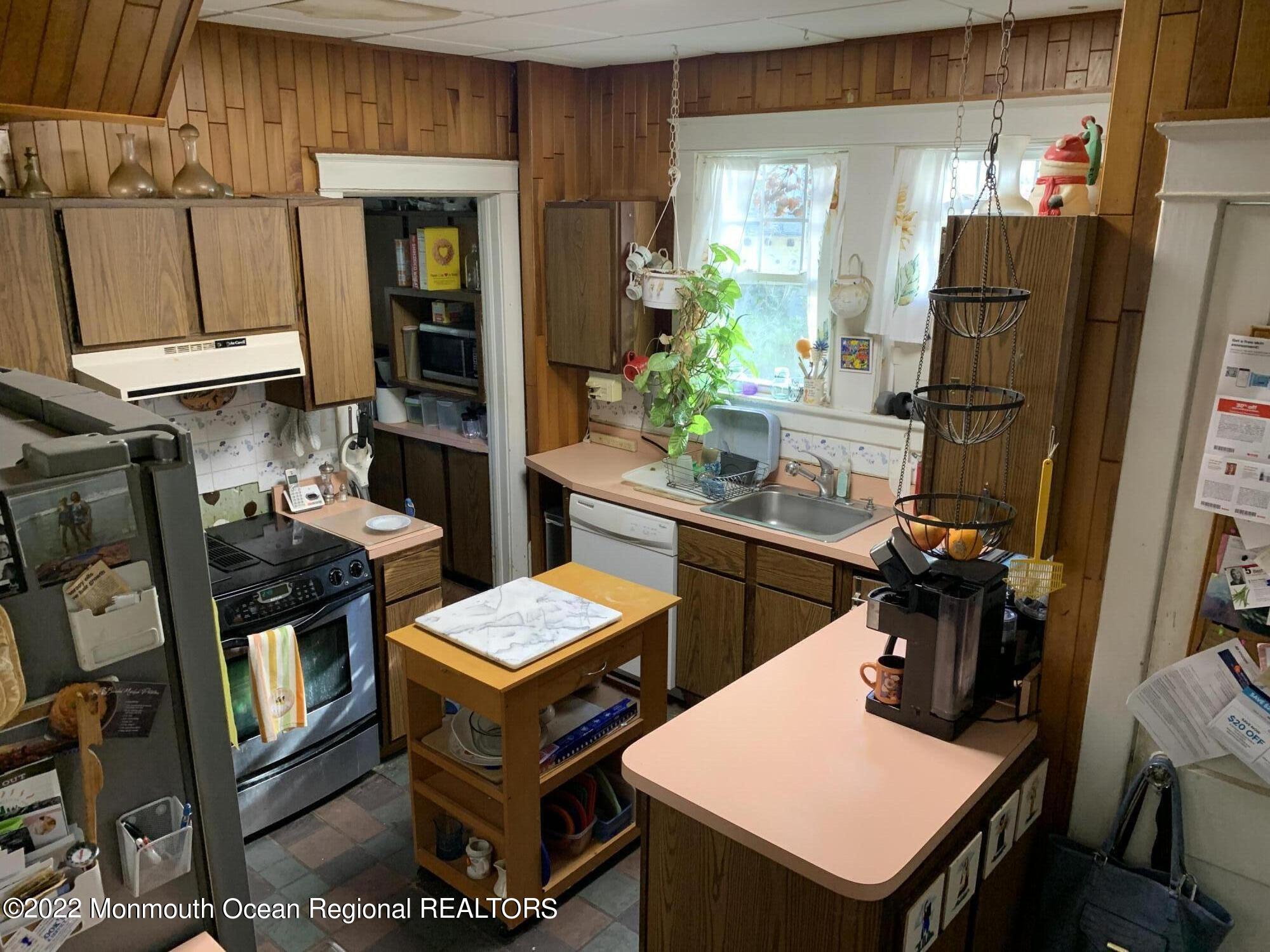 407 River Road Fair Haven, NJ 07704 - Photo 11 of 17 8D7A2862-B931-401E-9C33-27657AC081A9