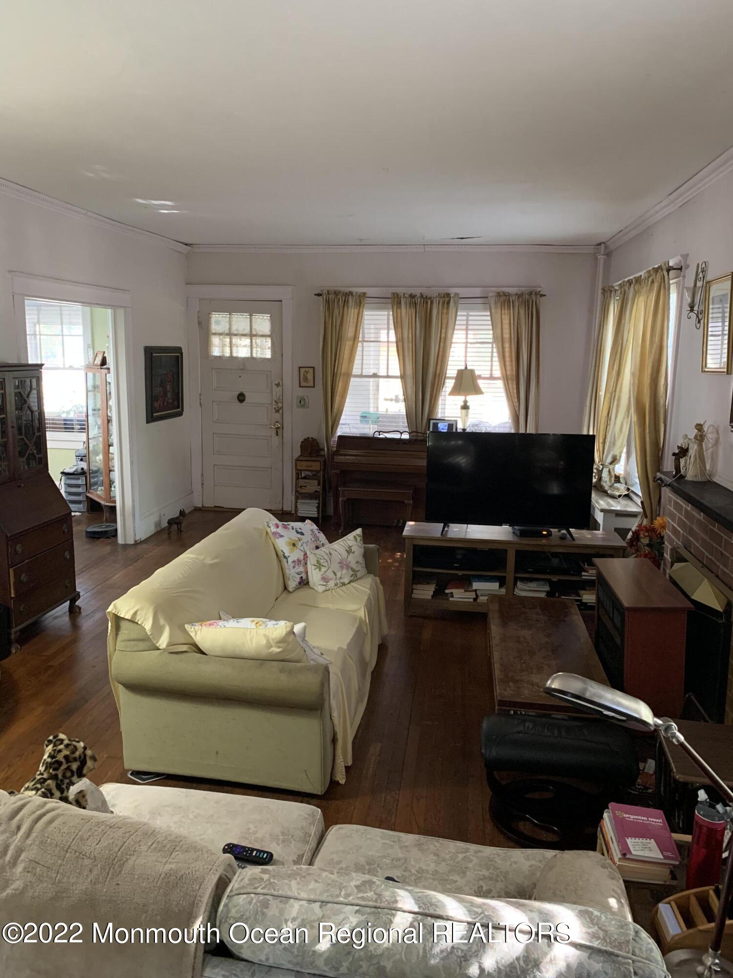 407 River Road Fair Haven, NJ 07704 - Photo 6 of 17 B87DA6EA-E24E-45CF-99EB-9092AD3073B0