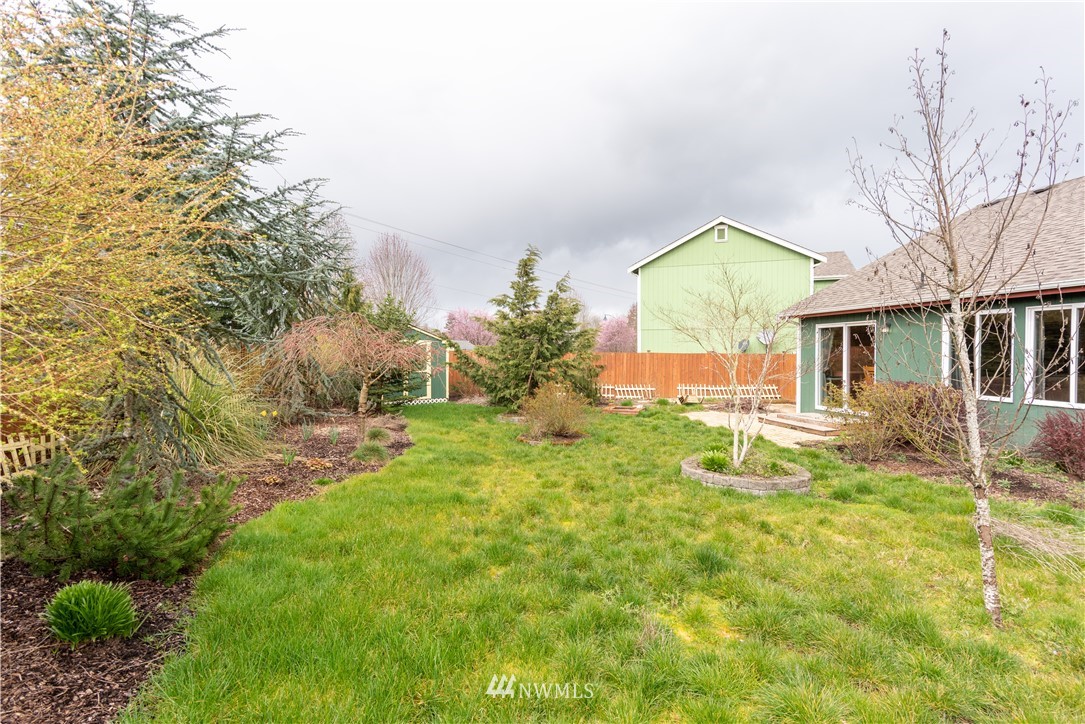 435 Stadium Loop Napavine, WA 98565 - Photo 22 of 23 a backyard of a house with table and chairs