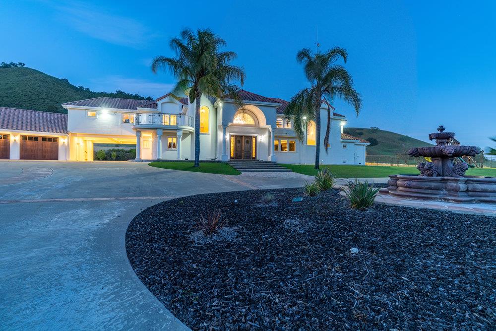 2985 Day Road Gilroy, CA 95020 - Photo 2 of 72 a front view of a house with garden