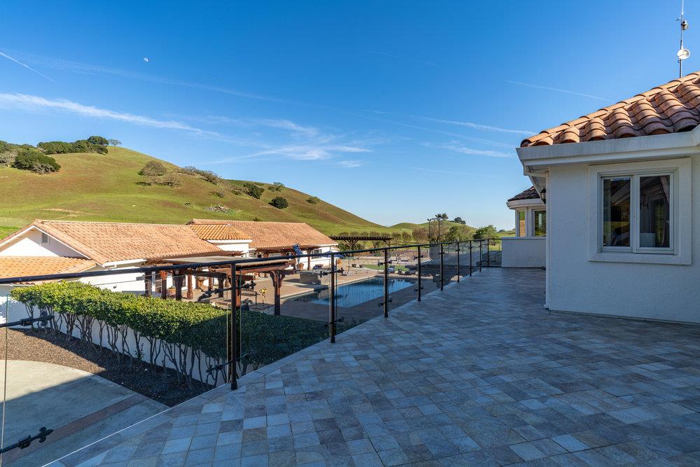 2985 Day Road Gilroy, CA 95020 - Photo 35 of 72 a view of a balcony with an outdoor seating