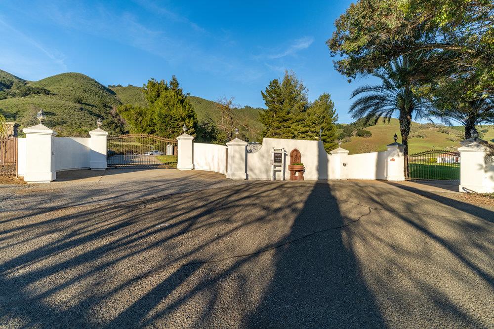 2985 Day Road Gilroy, CA 95020 - Photo 6 of 72