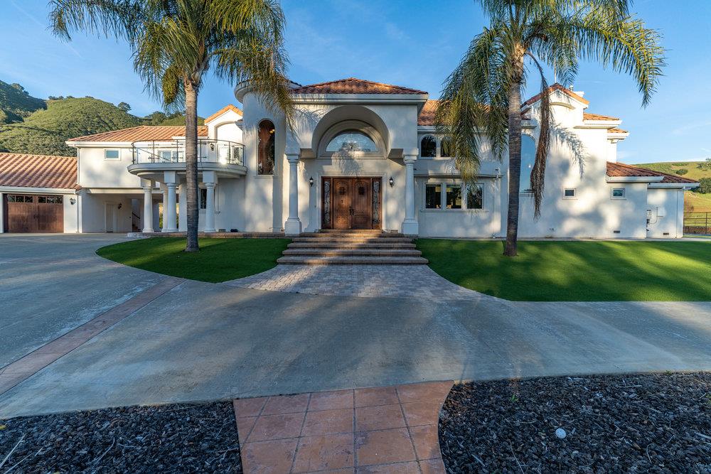 2985 Day Road Gilroy, CA 95020 - Photo 10 of 72 a front view of a house with garden