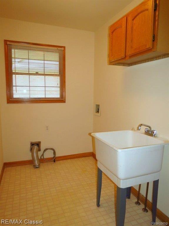962 Ridge Court, Unit 139 Brighton, MI 48116 - Photo 10 of 24 Entry Level Laundry