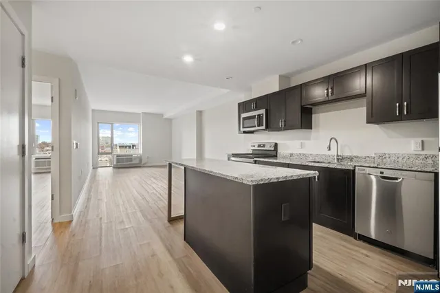 $3,450 | 69 Main Street, Unit 1406, Fort Lee, NJ 07024