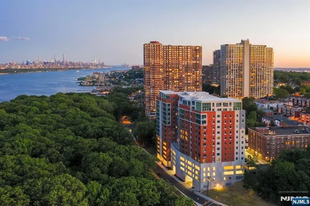 $3,450 | 69 Main Street, Unit 1406, Fort Lee, NJ 07024