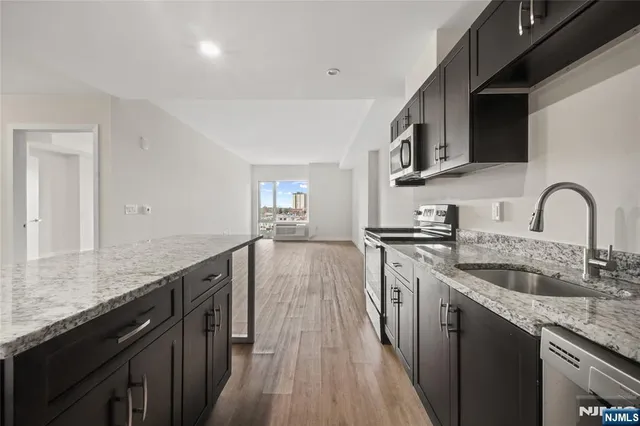 $3,450 | 69 Main Street, Unit 1406, Fort Lee, NJ 07024