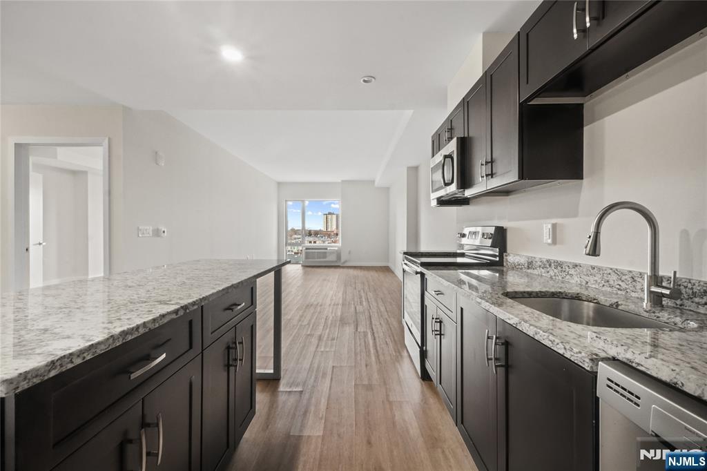 69 Main Street, Unit 1406 Fort Lee, NJ 07024 - Photo 2 of 32