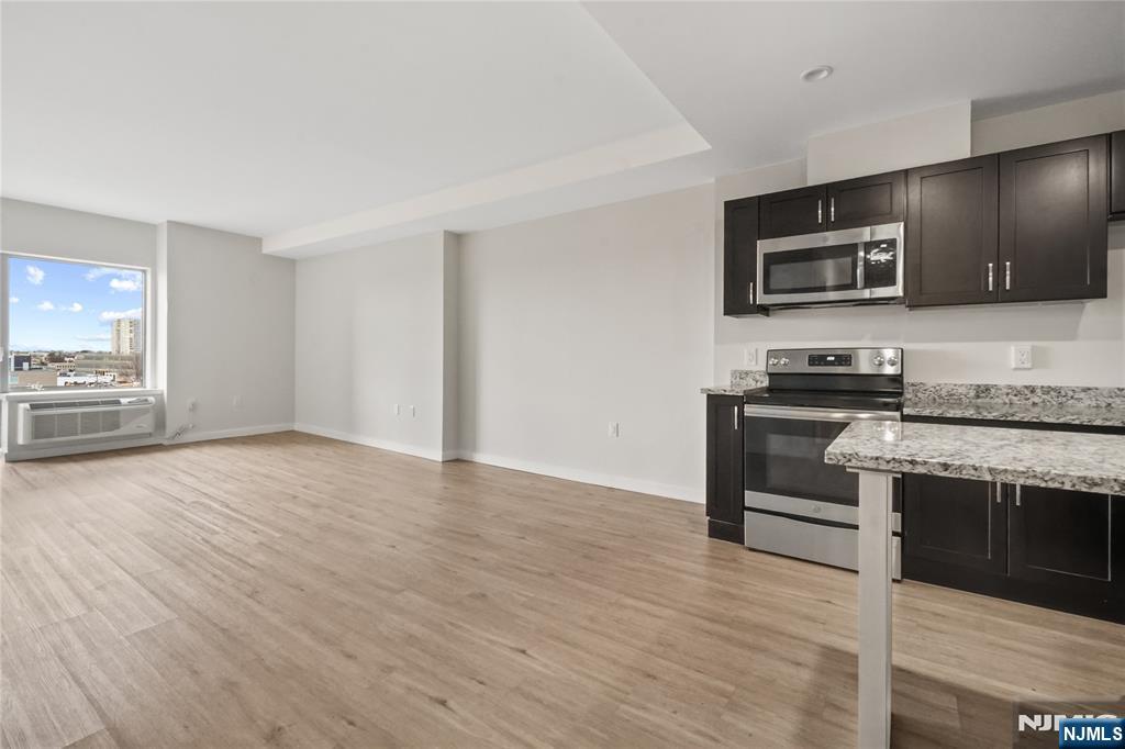 69 Main Street, Unit 1406 Fort Lee, NJ 07024 - Photo 3 of 32