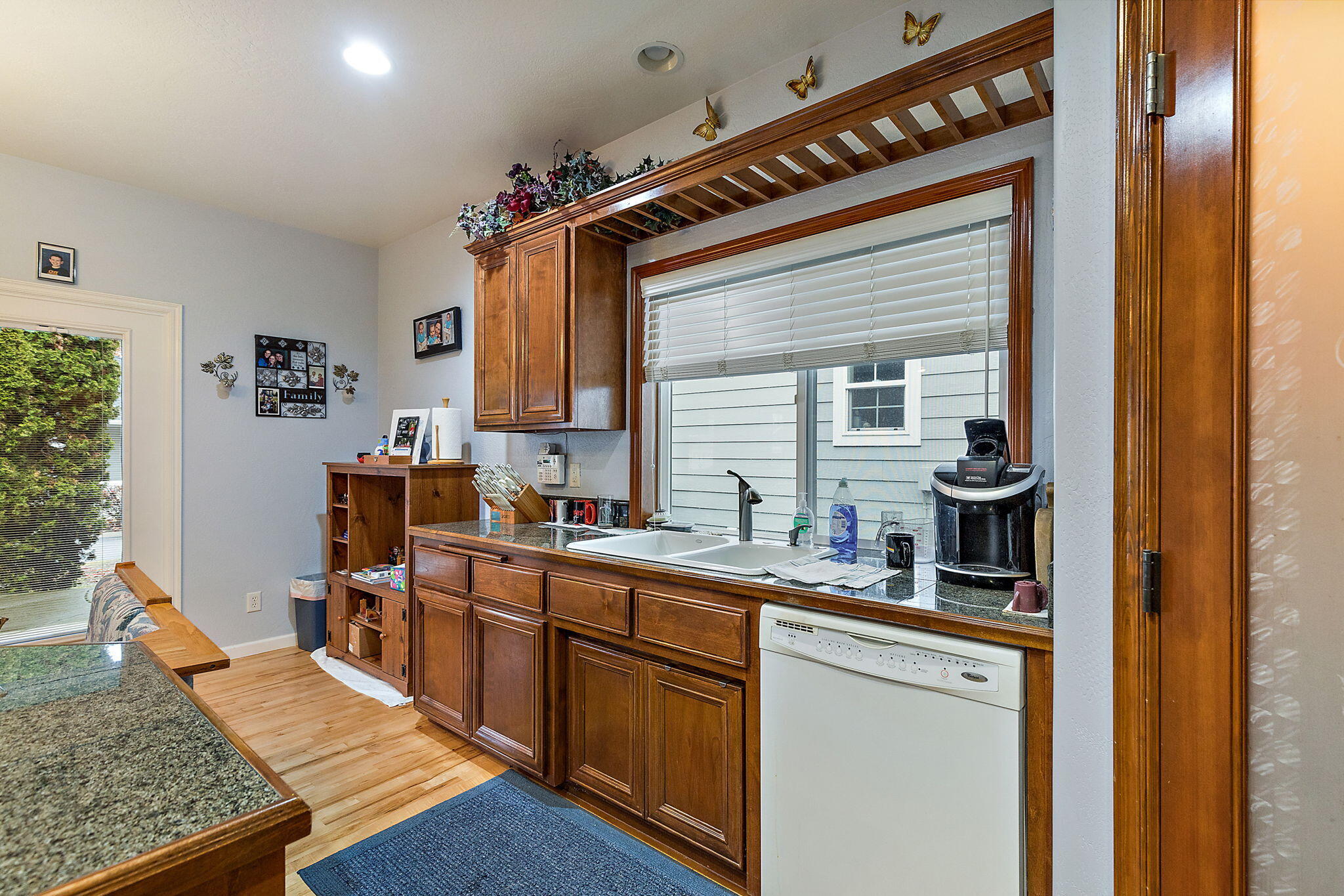 1028 Buck Point Street Central Point, OR 97502 - Photo 14 of 40