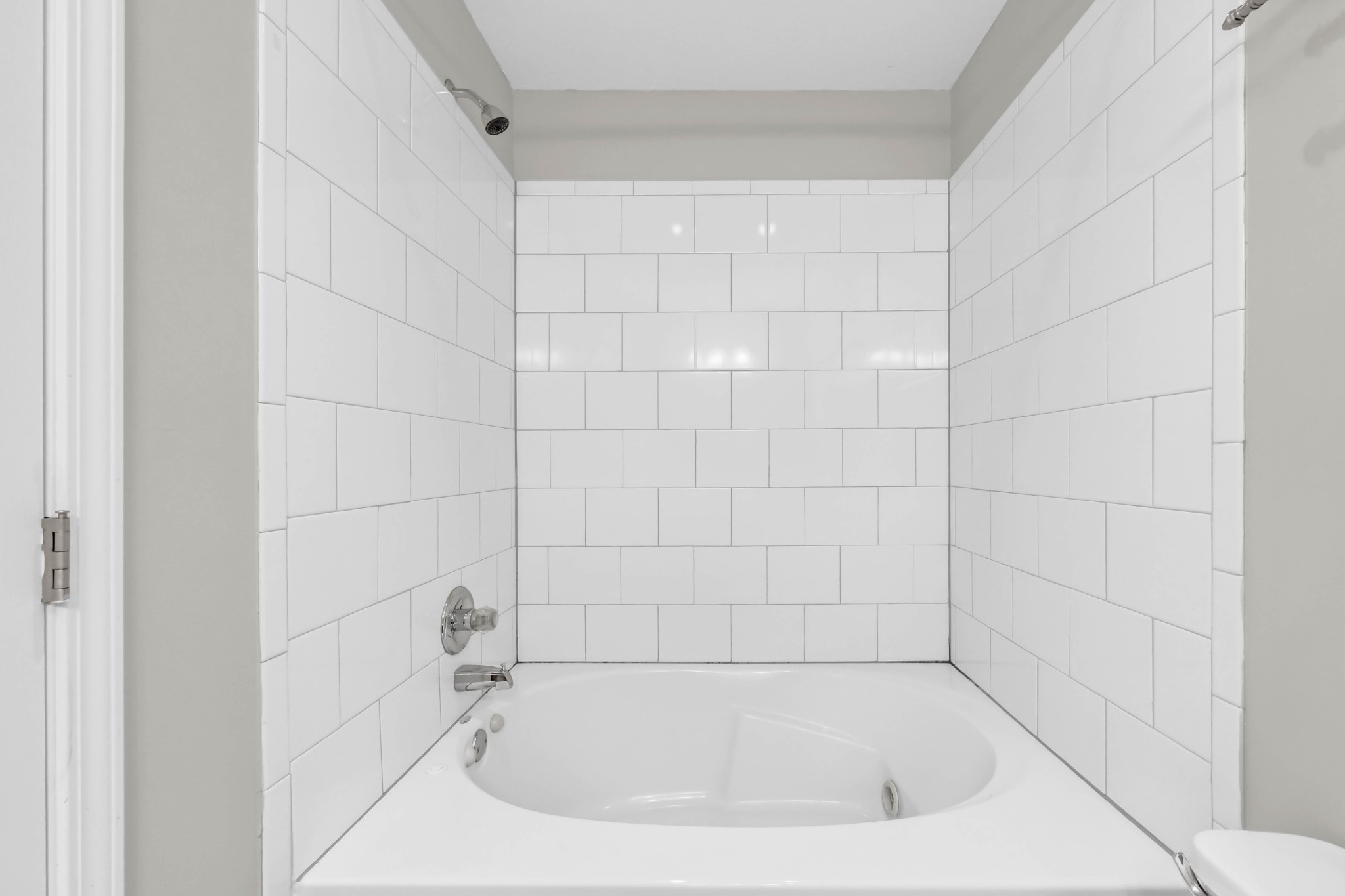 116 Alexander Boulevard Clarksville, TN 37040 - Photo 23 of 33 a bathroom with a bathtub