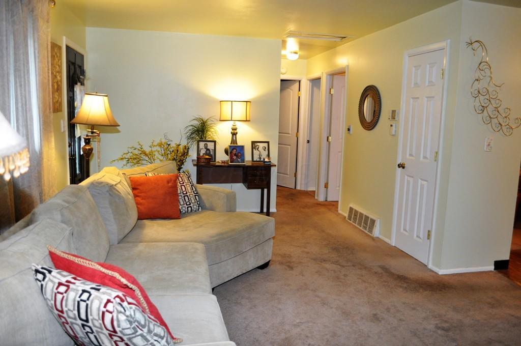 1105 South Yearling Road Columbus, OH 43227 - Photo 6 of 32 Gallery Image 6