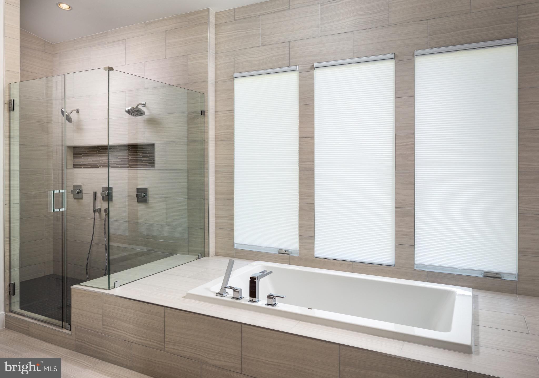 1217 Crest Lane McLean, VA 22101 - Photo 20 of 28 a bathroom with a tub and a sink