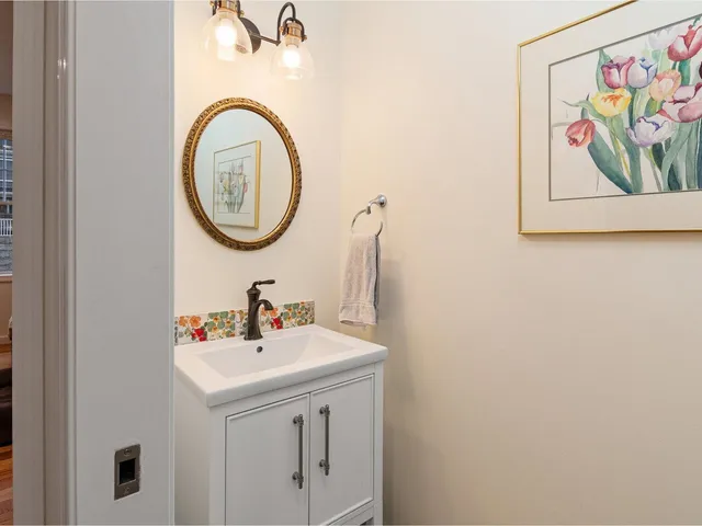 $749,000 | 313 North Jefferson Road, South Burlington, VT 05403