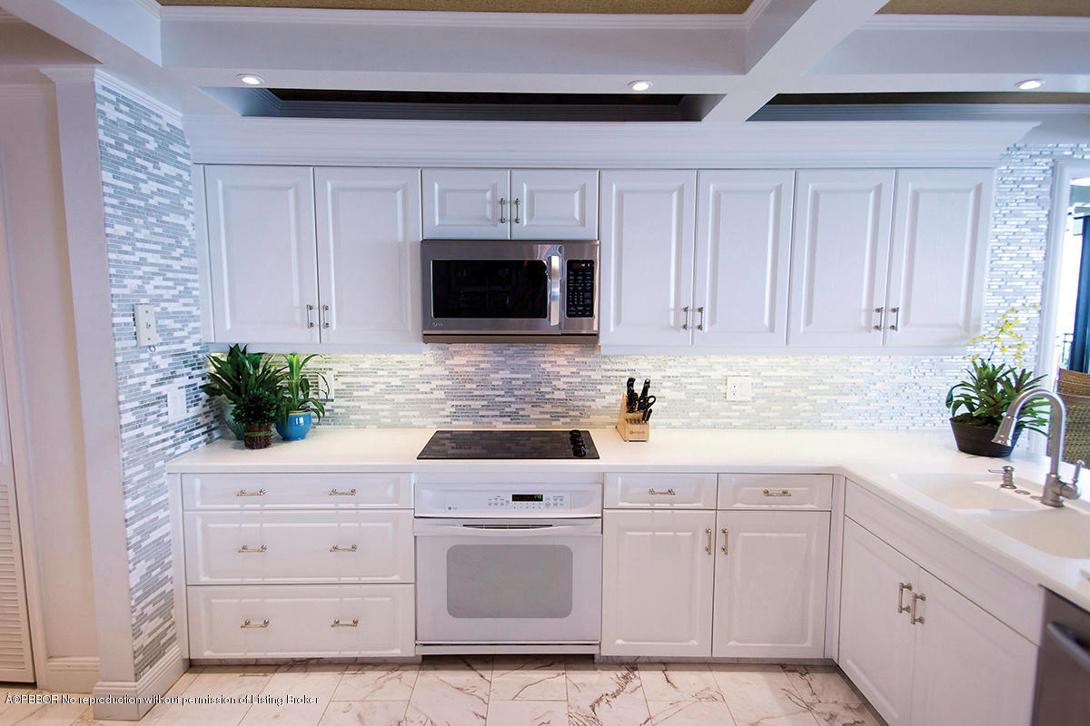 19750 South Beach Road, Unit 204 Jupiter, FL 33469 - Photo 4 of 8 04 Kitchen