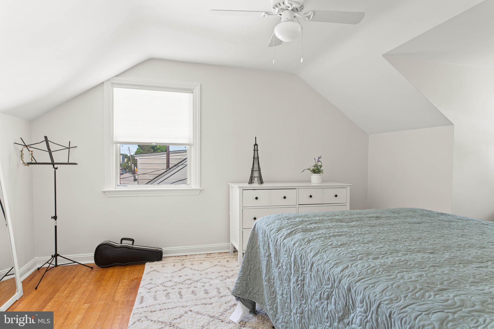 224 Wayne Avenue Springfield, PA 19064 - Photo 20 of 27 a bedroom with a bed and a window