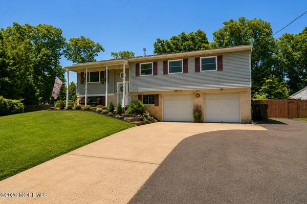 $715,000 | 1031 Zircon Drive, Toms River, NJ 08753