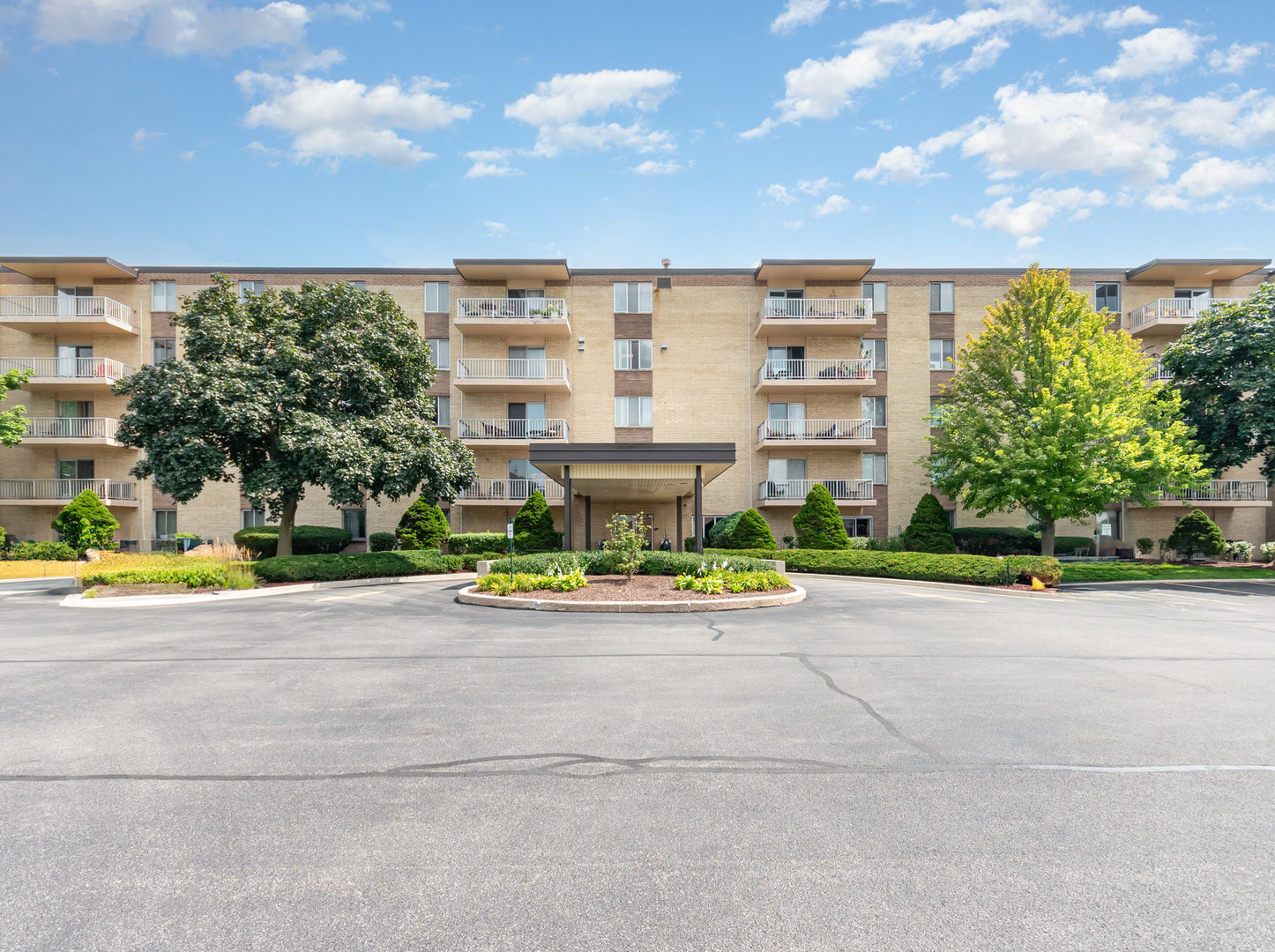 110 West Butterfield Road, Unit 206S Elmhurst, IL 60126 - Photo 2 of 18 Gallery Image 2